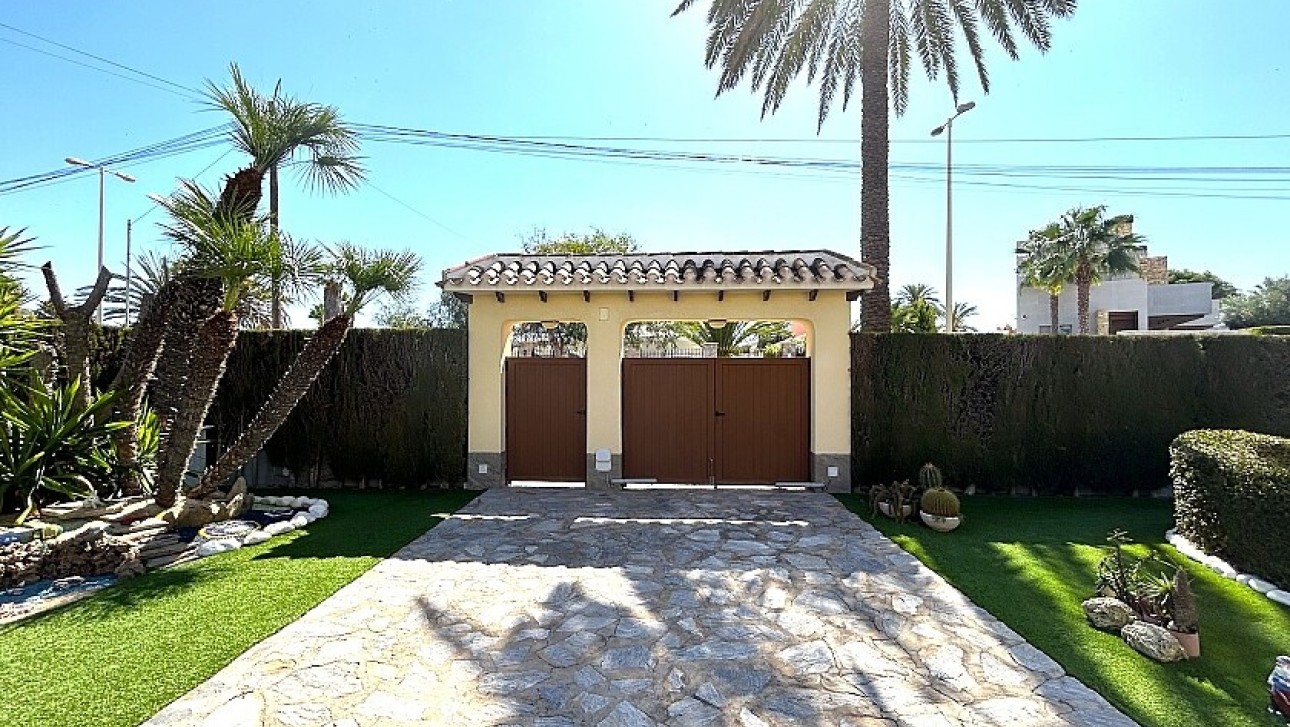 Resale - Villa - Orihuela Costa - Cabo Roig