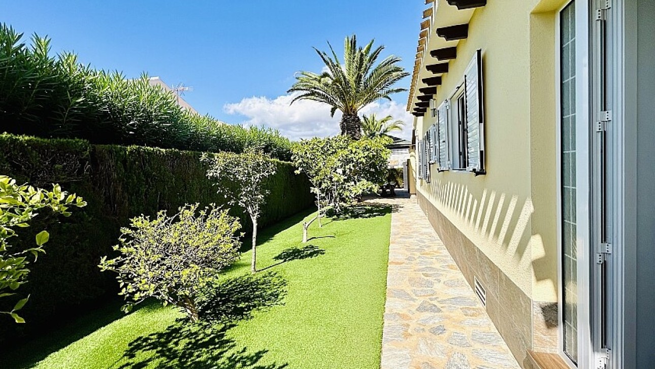Resale - Villa - Orihuela Costa - Cabo Roig