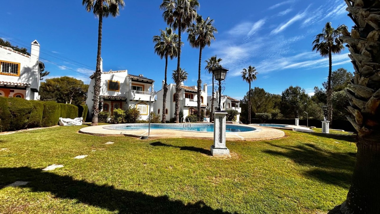 Resale - Villa - Villamartin