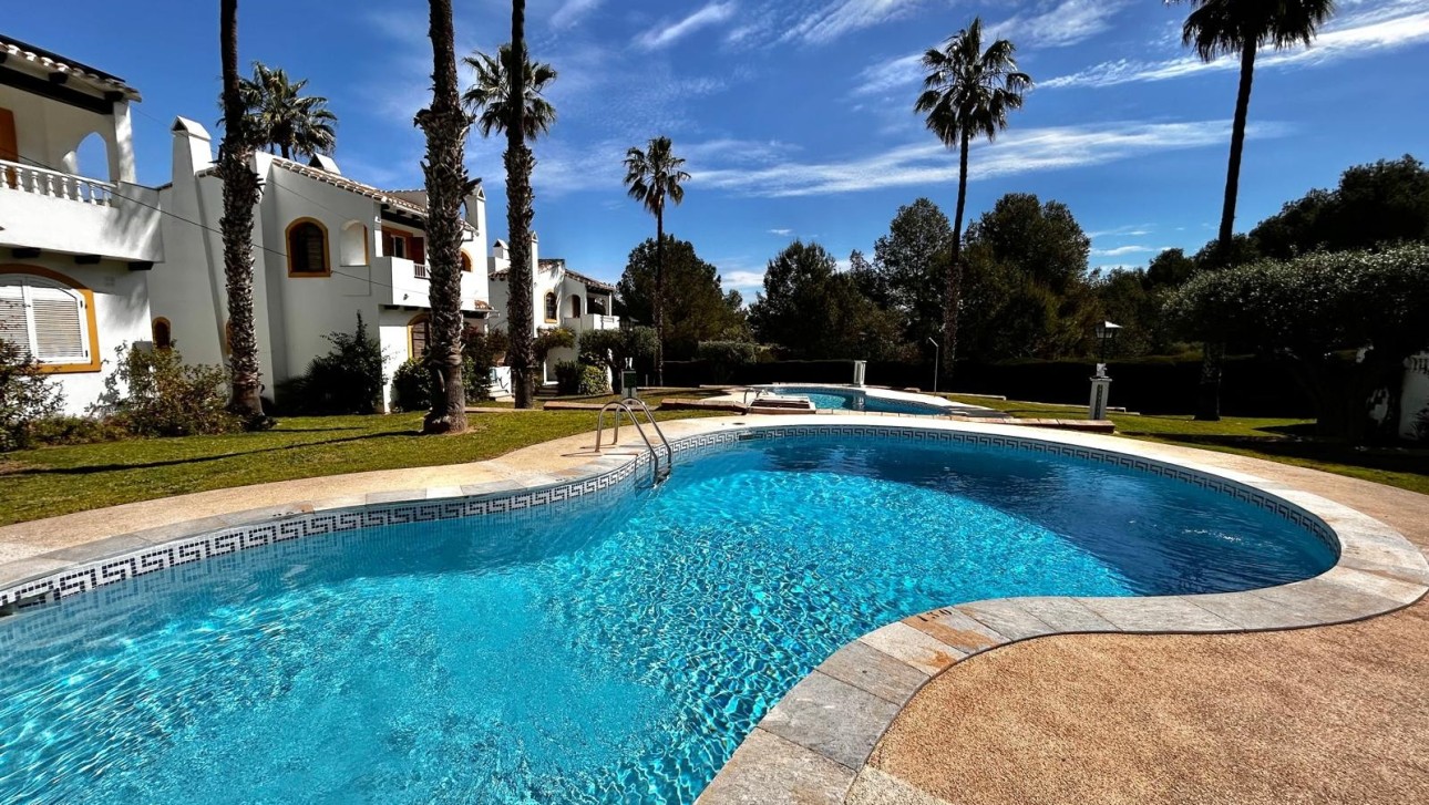 Resale - Villa - Villamartin