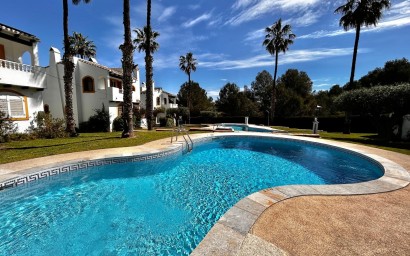 Resale - Villa - Villamartin