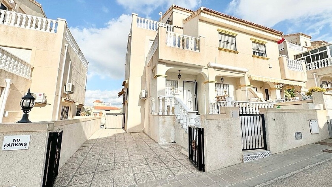 Resale - Semidetached villa - Orihuela Costa - Las Filipinas