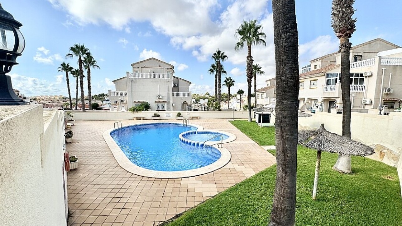 Resale - Semidetached villa - Orihuela Costa - Las Filipinas