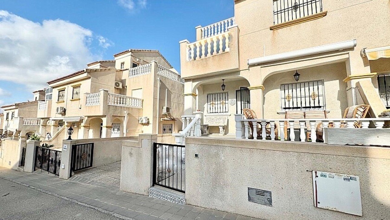 Resale - Semidetached villa - Orihuela Costa - Las Filipinas