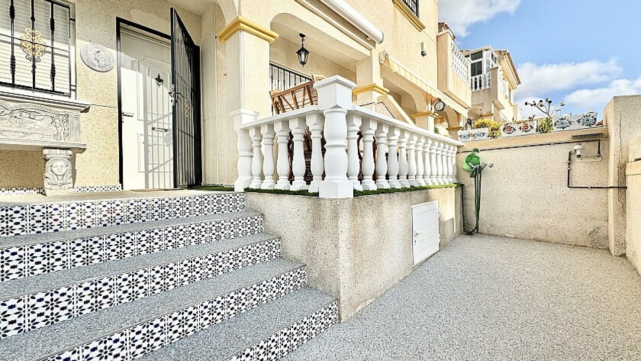 Resale - Semidetached villa - Orihuela Costa - Las Filipinas