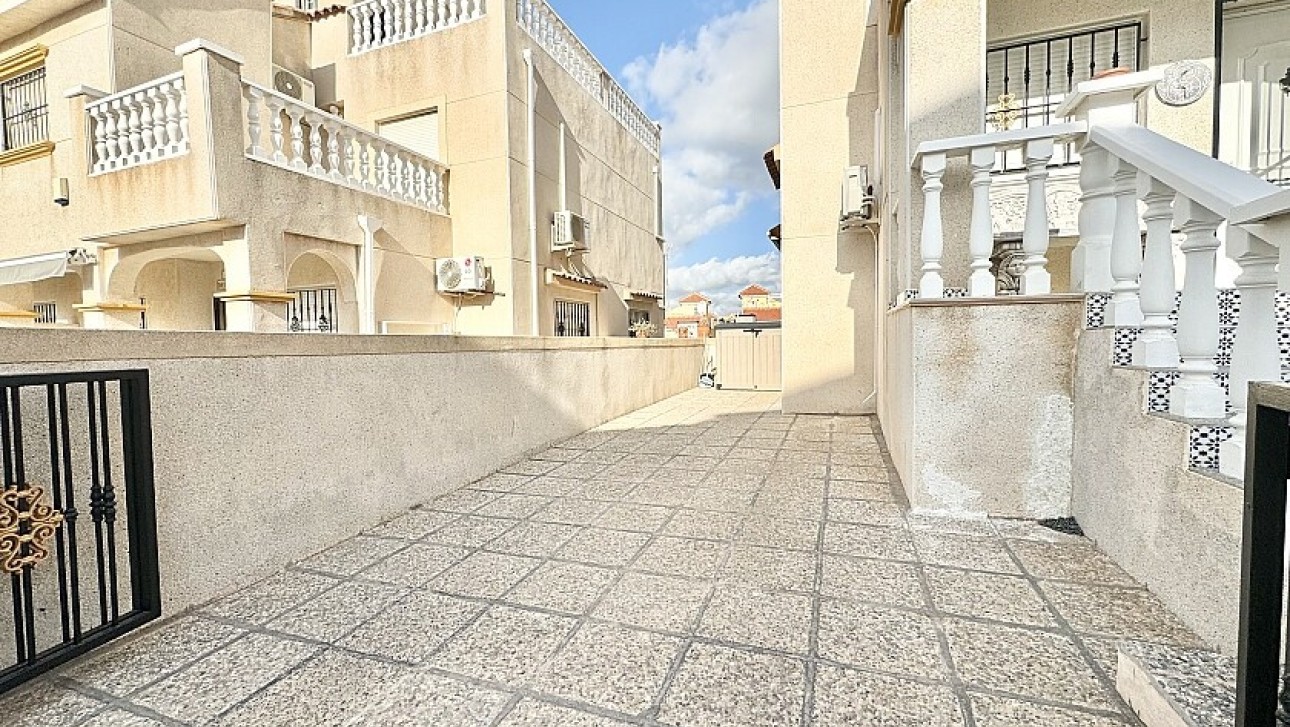 Resale - Semidetached villa - Orihuela Costa - Las Filipinas