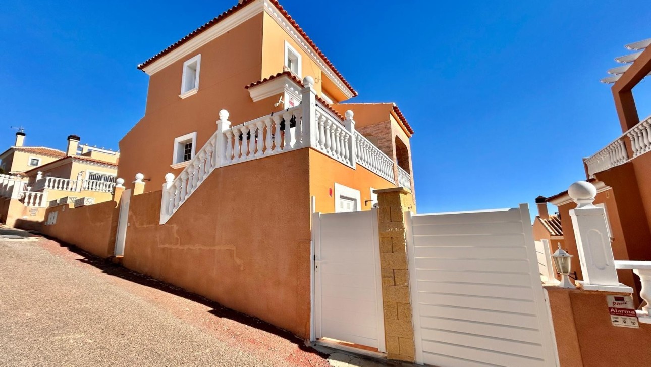 Resale - Villa - Orihuela Costa - Villamartin area