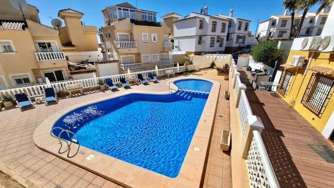 Resale - Villa - Orihuela Costa - Villamartin area