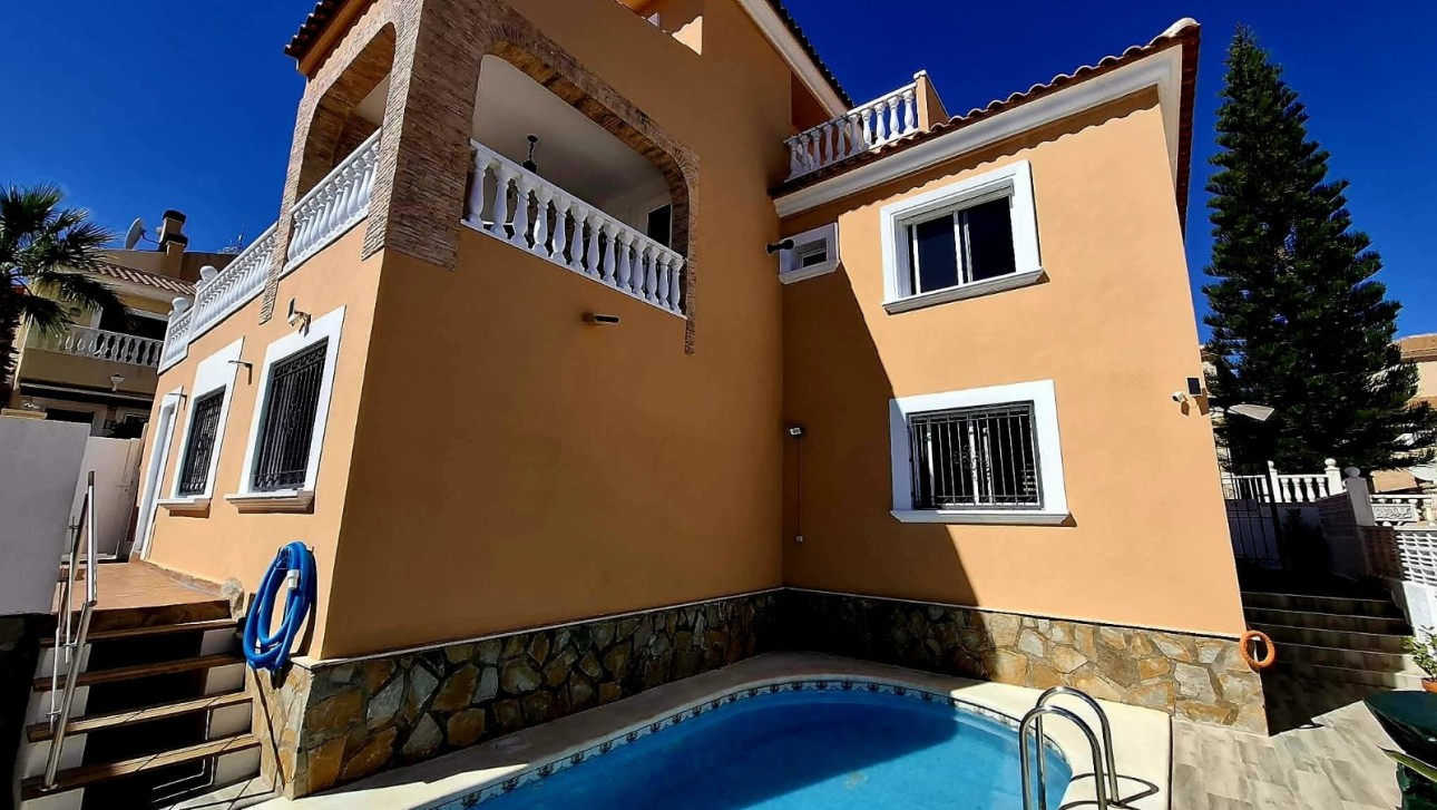 Resale - Villa - Orihuela Costa - Villamartin area