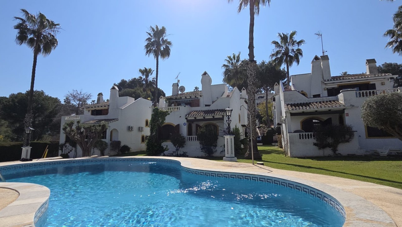 Resale - Villa - Villamartin