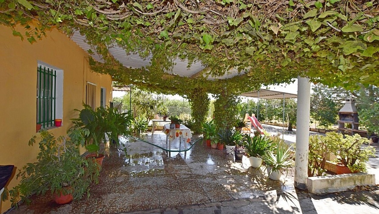 Resale - Villa - Albatera