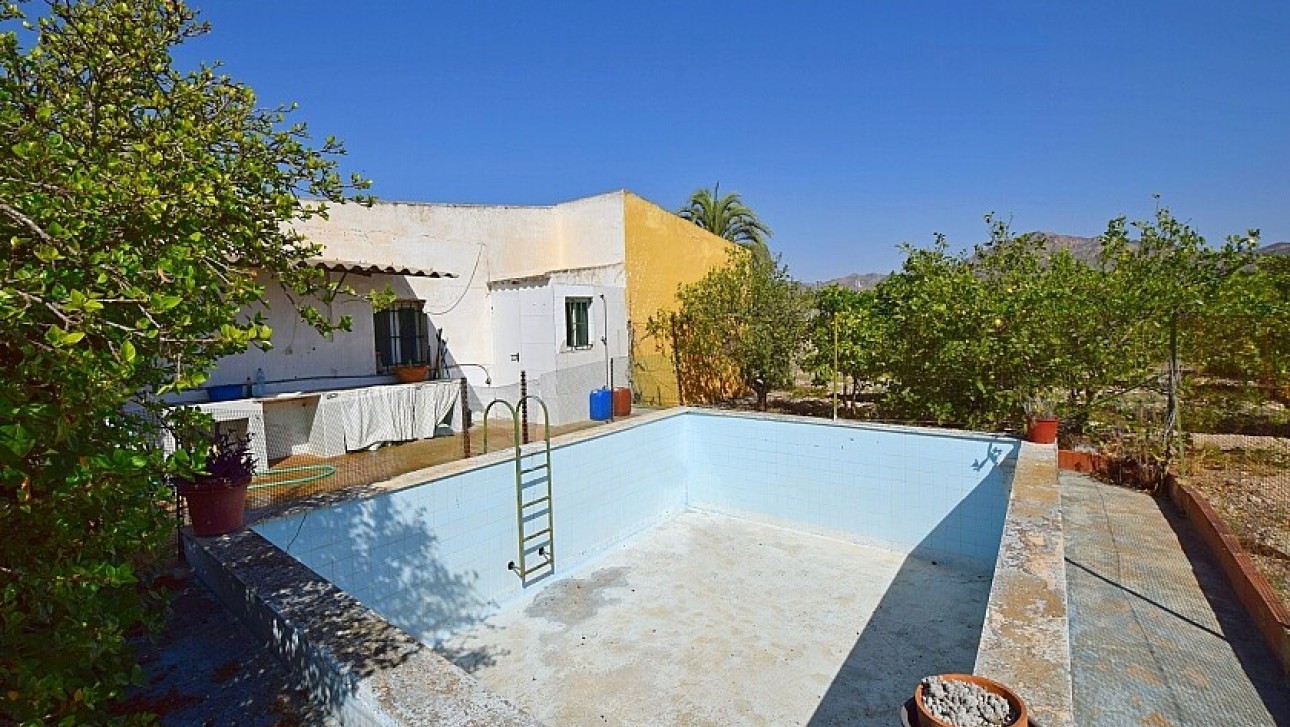 Resale - Villa - Albatera