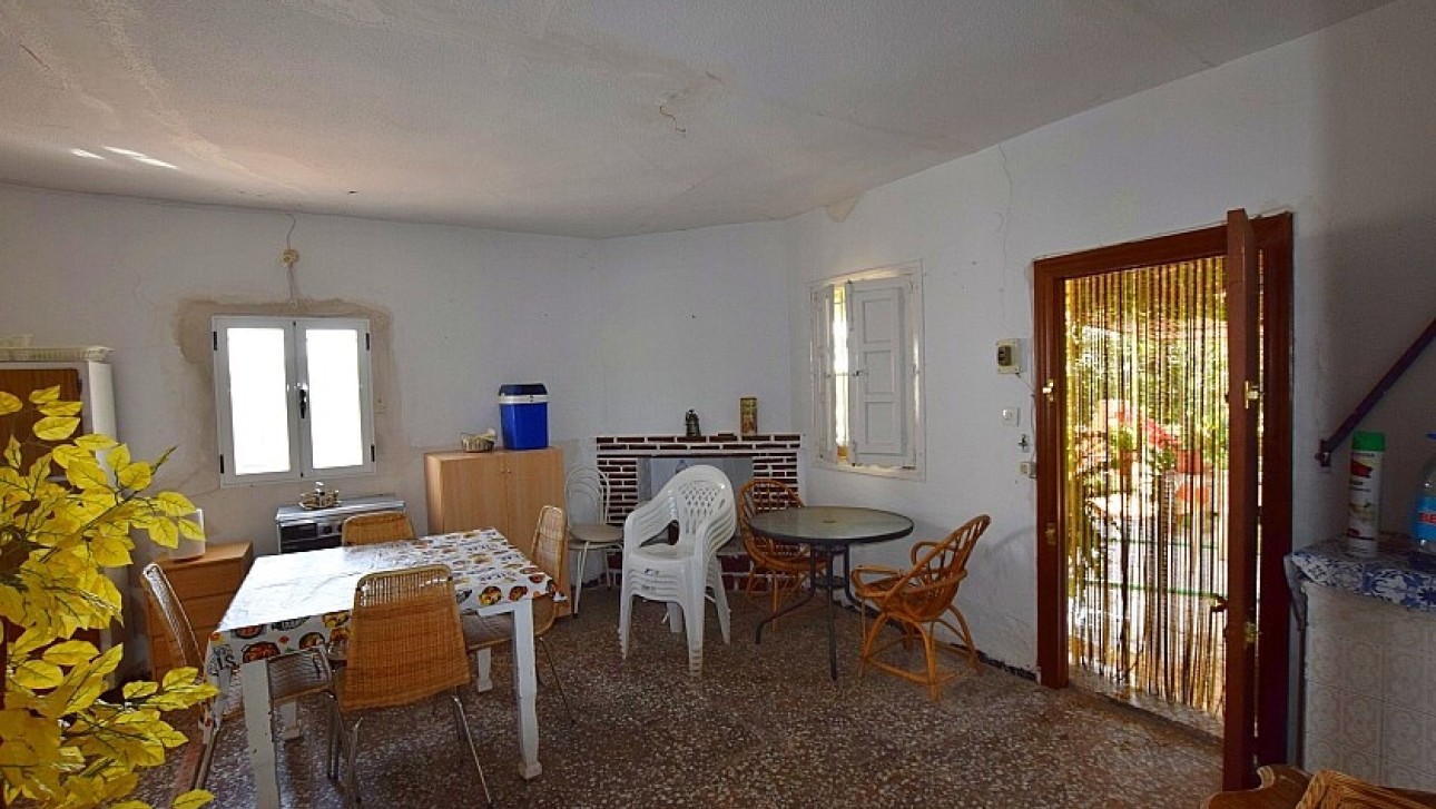 Resale - Villa - Albatera
