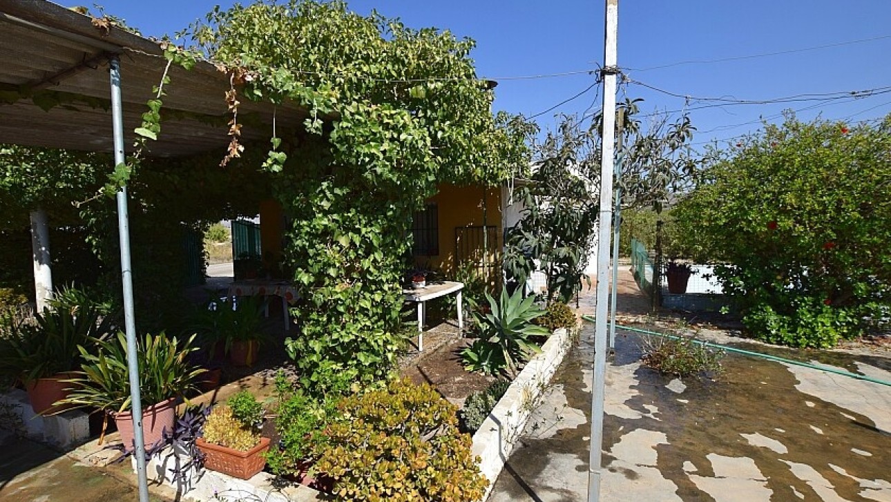 Resale - Villa - Albatera