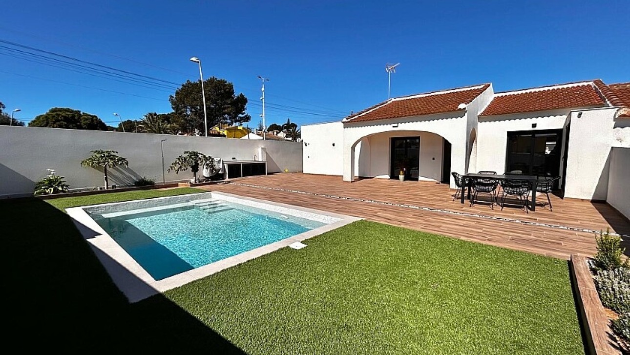 Resale - Luxury villa - Torrevieja - Los Balcones