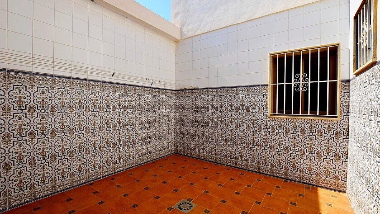 Resale - Semidetached villa - San Miguel de Salinas