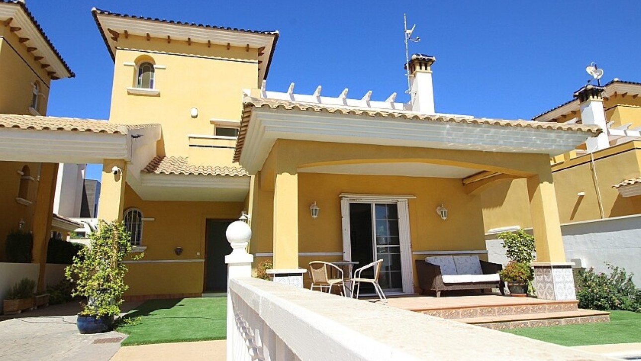 Resale - Villa - Orihuela Costa - La Zenia