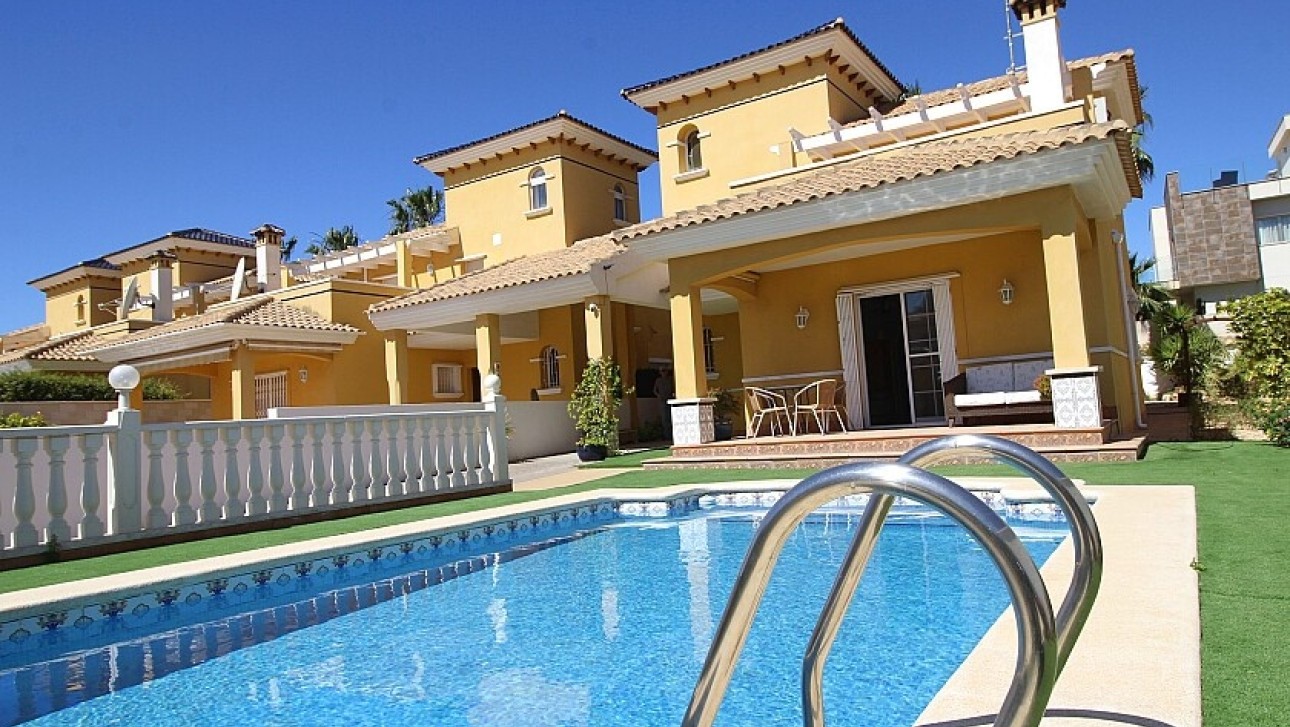 Resale - Villa - Orihuela Costa - La Zenia