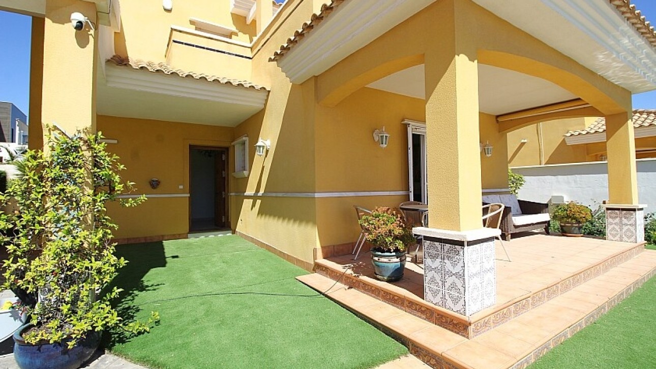 Resale - Villa - Orihuela Costa - La Zenia