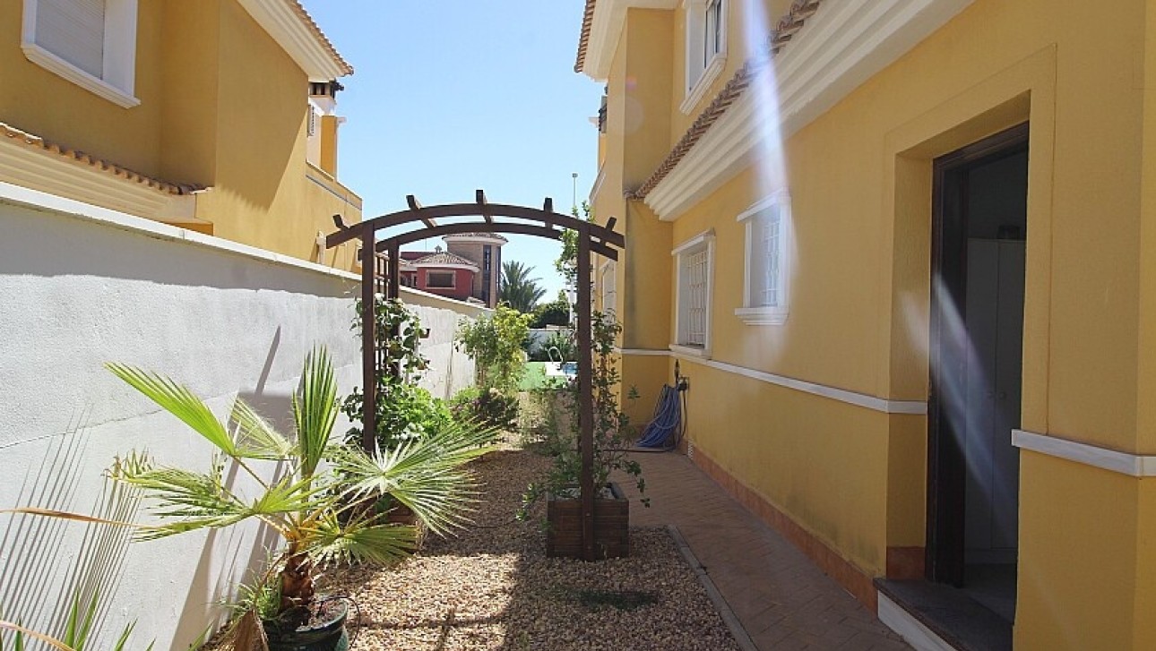 Resale - Villa - Orihuela Costa - La Zenia