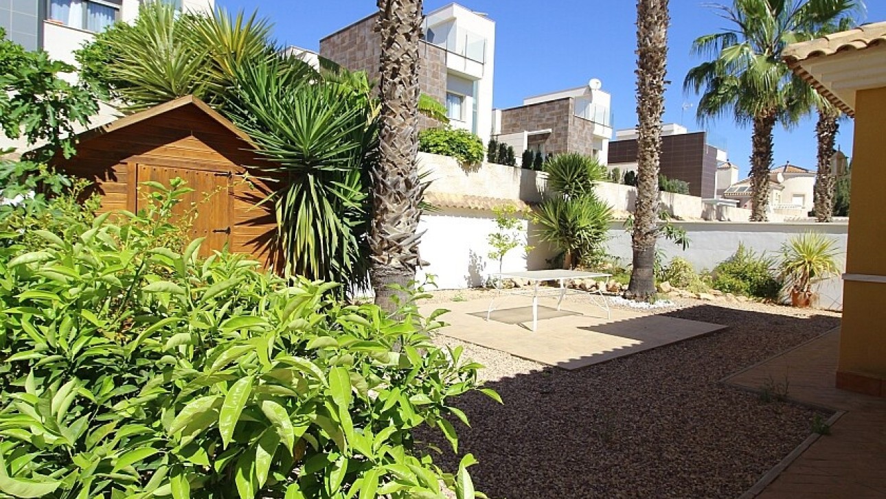 Resale - Villa - Orihuela Costa - La Zenia