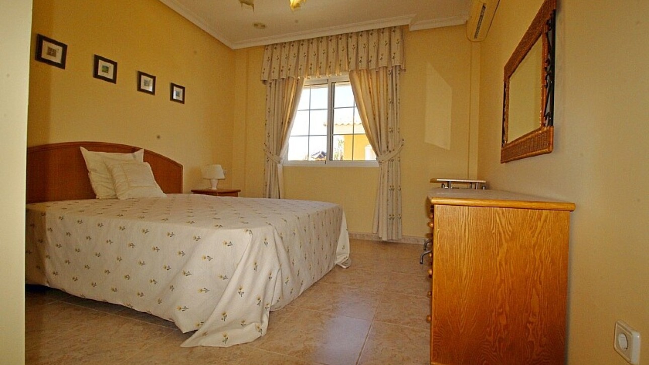 Resale - Villa - Orihuela Costa - La Zenia