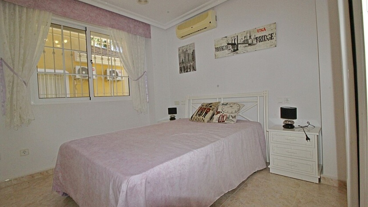 Resale - Villa - Orihuela Costa - La Zenia