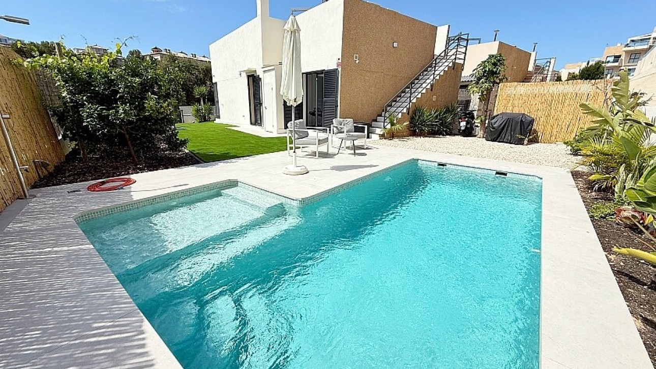 Resale - Luxury villa - Orihuela Costa - La Zenia