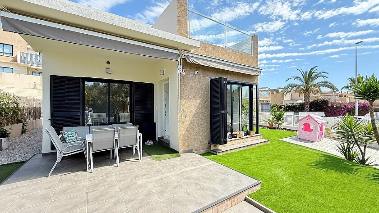 Resale - Luxury villa - Orihuela Costa - La Zenia