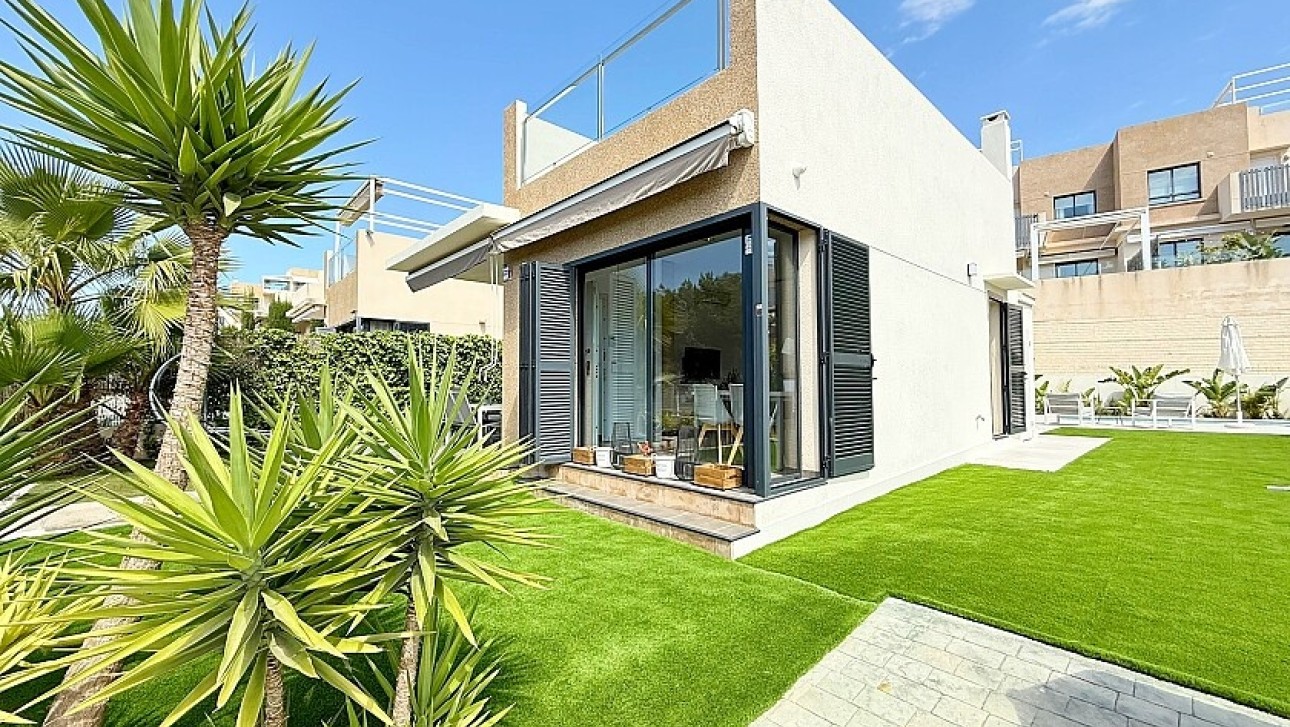 Resale - Luxury villa - Orihuela Costa - La Zenia