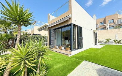 Resale - Luxury villa - Orihuela Costa - La Zenia