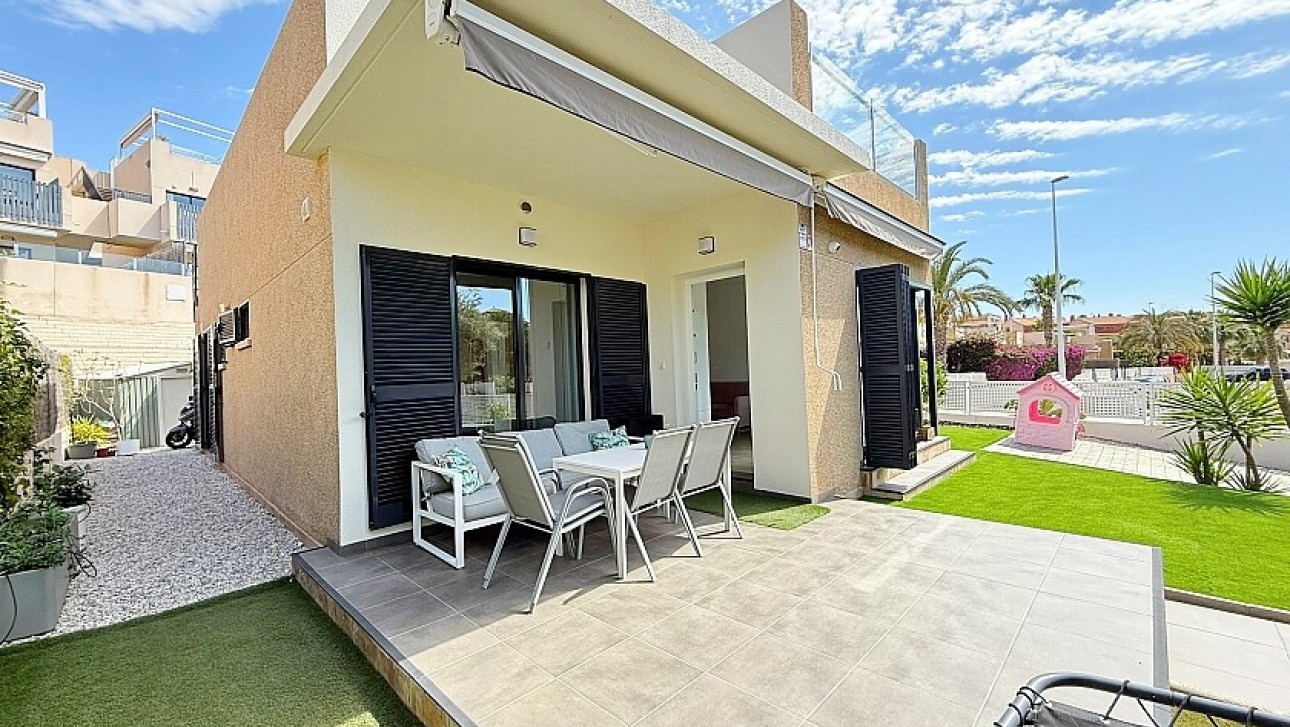 Resale - Luxury villa - Orihuela Costa - La Zenia