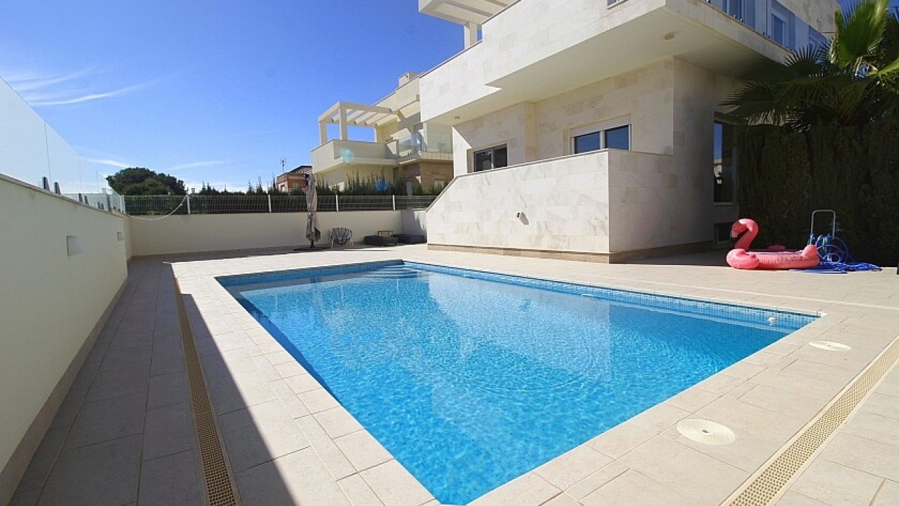 Resale - Villa - Orihuela Costa - La Zenia