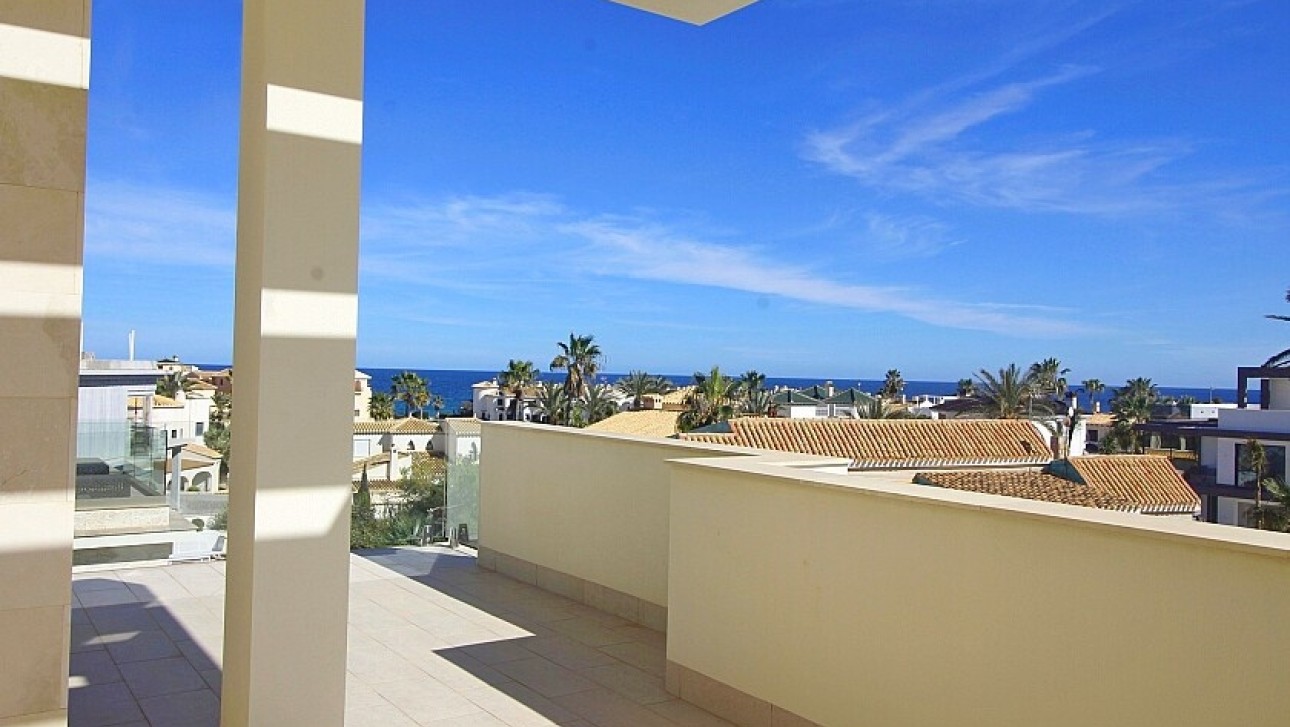 Resale - Villa - Orihuela Costa - La Zenia