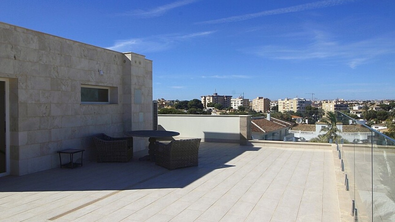 Resale - Villa - Orihuela Costa - La Zenia