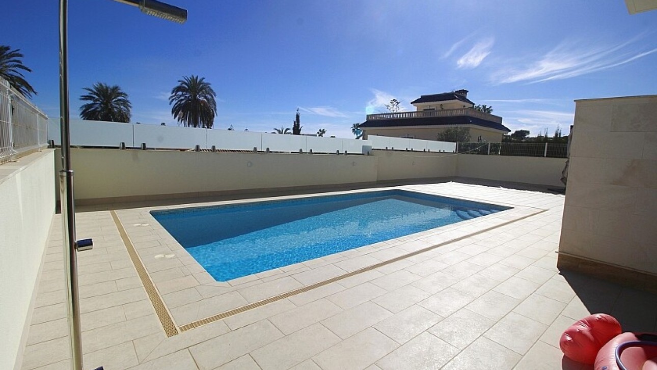 Resale - Villa - Orihuela Costa - La Zenia