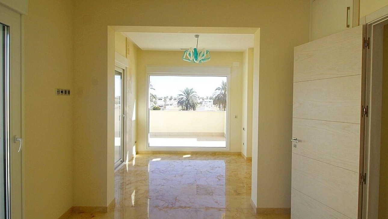 Resale - Villa - Orihuela Costa - La Zenia
