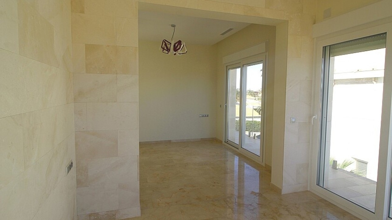 Resale - Villa - Orihuela Costa - La Zenia