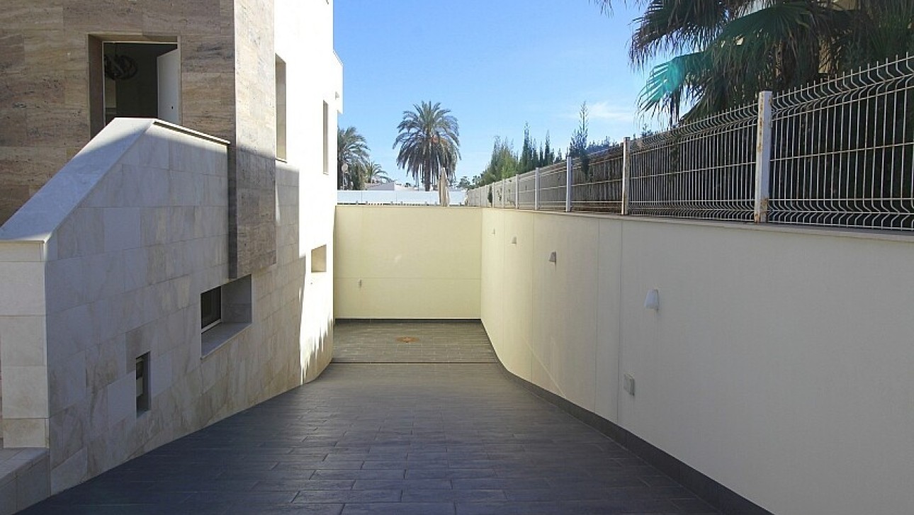 Resale - Villa - Orihuela Costa - La Zenia