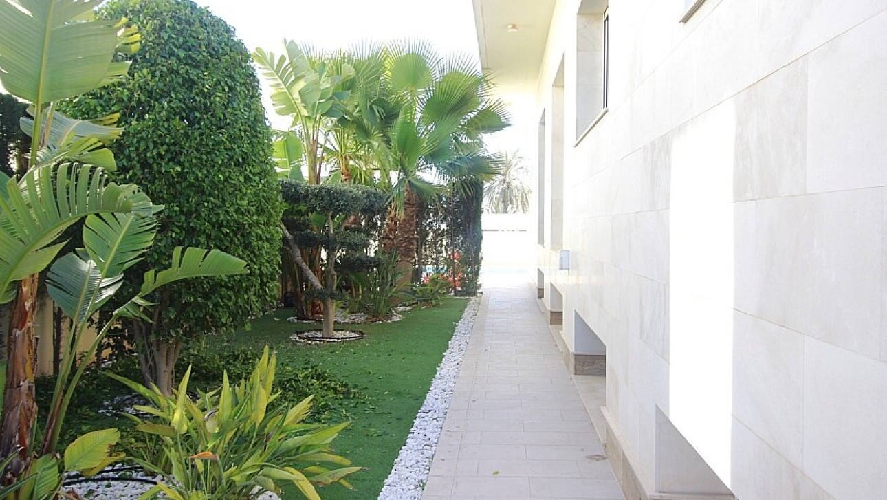 Resale - Villa - Orihuela Costa - La Zenia
