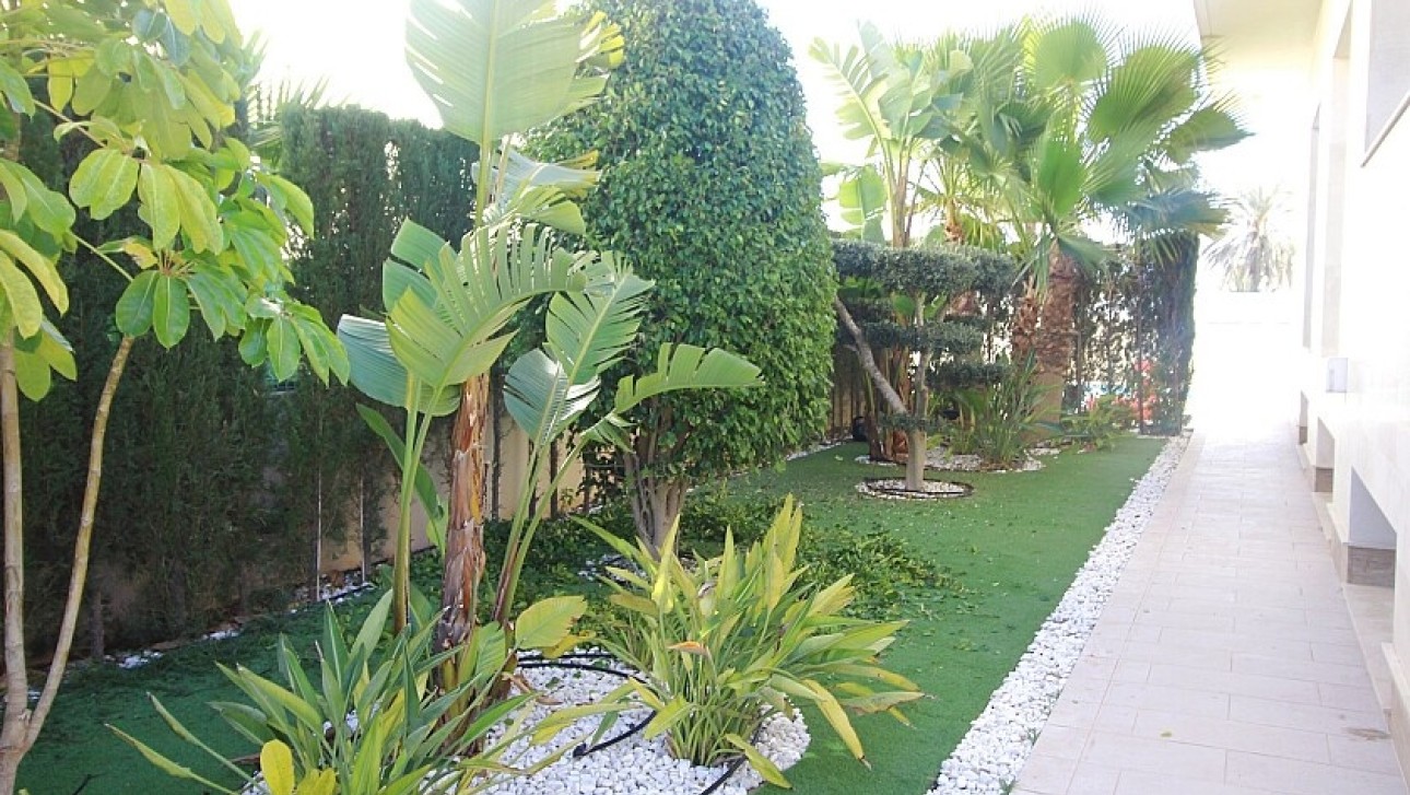 Resale - Villa - Orihuela Costa - La Zenia