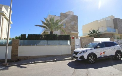 Resale - Villa - Orihuela Costa - La Zenia