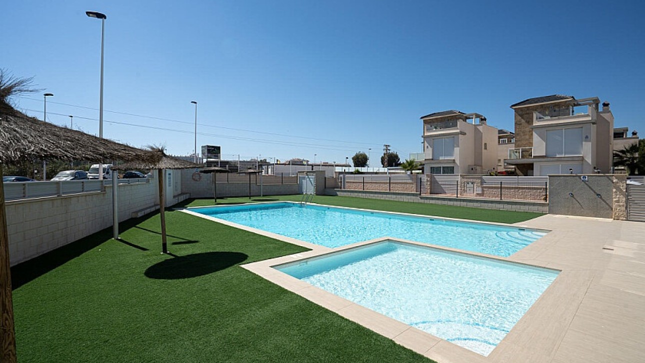 Resale - Bungalow - Torrevieja - Carrefour area