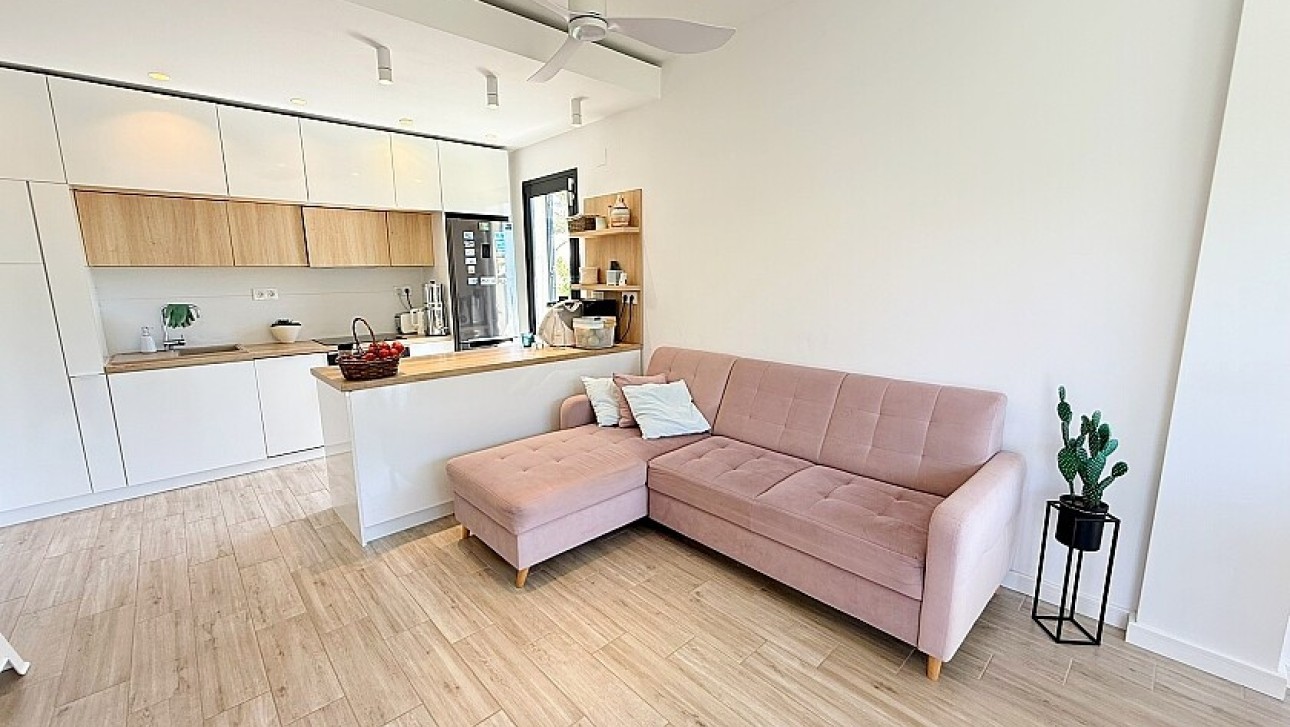Resale - Luxury villa - Orihuela Costa - La Zenia