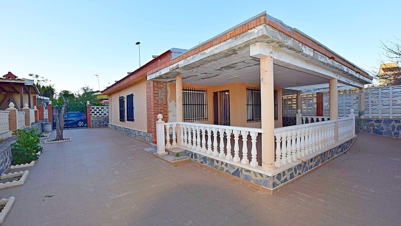 Resale - Villa - Torrevieja - Calas - norte ciudad