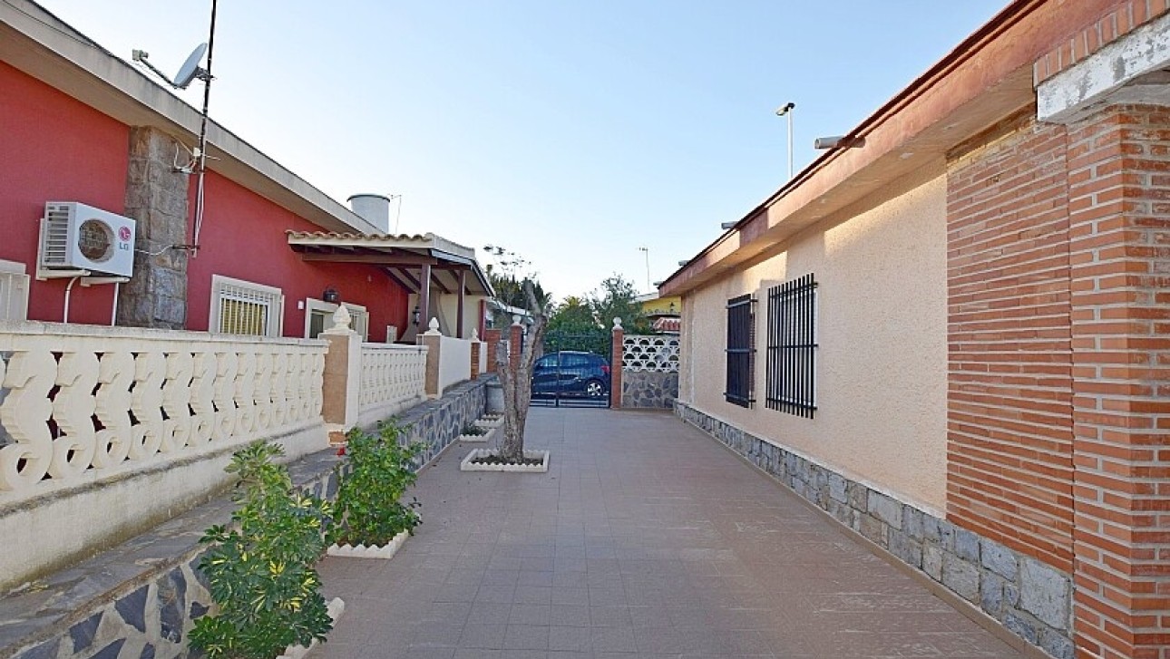 Resale - Villa - Torrevieja - Calas - norte ciudad