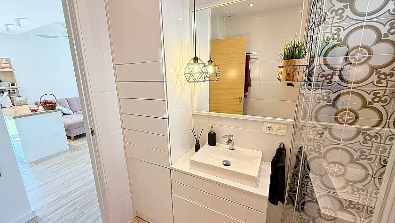 Resale - Luxury villa - Orihuela Costa - La Zenia