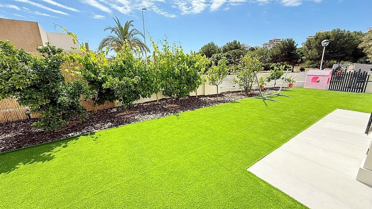 Resale - Luxury villa - Orihuela Costa - La Zenia