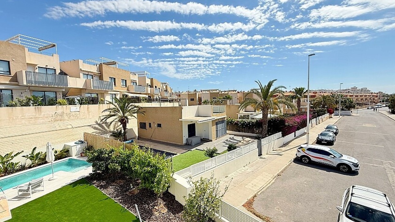 Resale - Luxury villa - Orihuela Costa - La Zenia