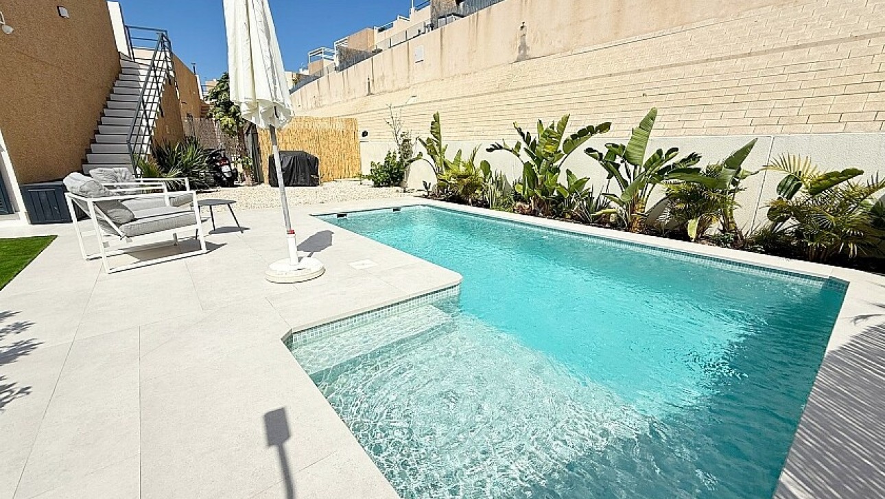 Resale - Luxury villa - Orihuela Costa - La Zenia